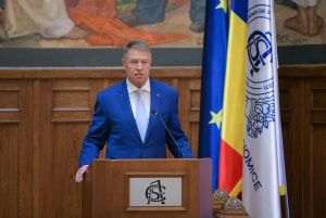 Klaus Iohannis: "Comasarea alegerilor se discută în partide, este o variantă care este posibilă constituţional"